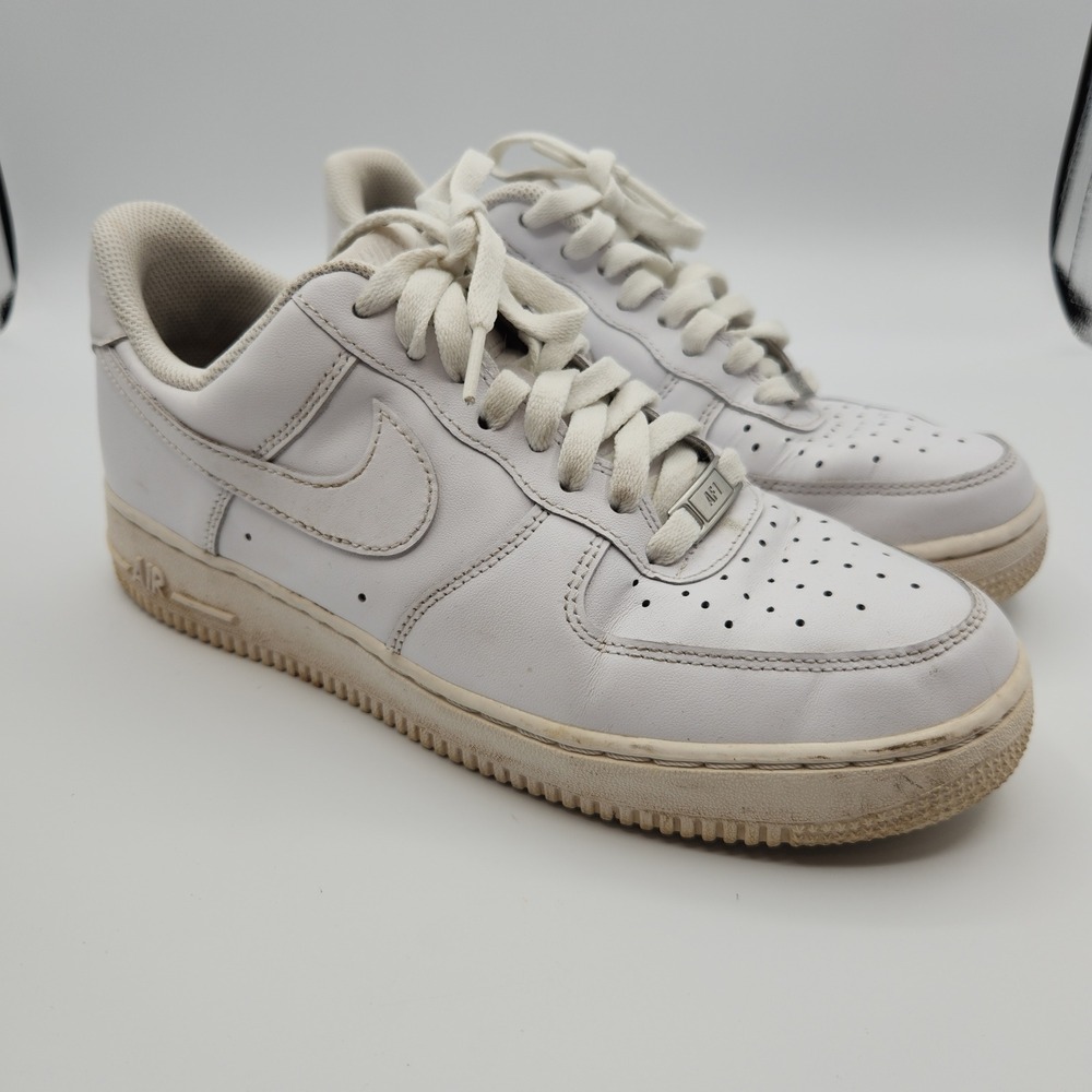 Nike Sneakers Womens 9 White Air Force 1 07 Low DD8959-100 Leather Classic AF1